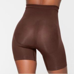 (2445) NWOT SKIMS SEAMLESS SCULPT MID THIGH in COCOA Sz S/M